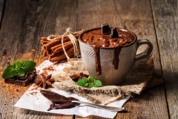 طريقة عمل الهوت شوكليت بالشوكولاتة الخام