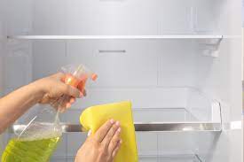 طريقة تنظيف الثلاجة بالخل