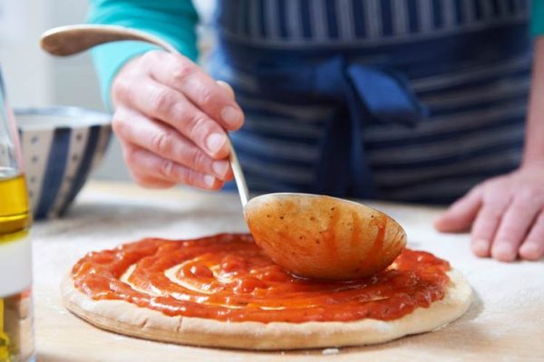 طريقة صلصة البيتزا الإيطالية الاصلية