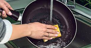 طريقة تنظيف المقلاة التيفال من الزيت