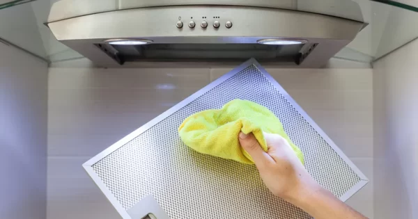 طريقة تنظيف هواية المطبخ