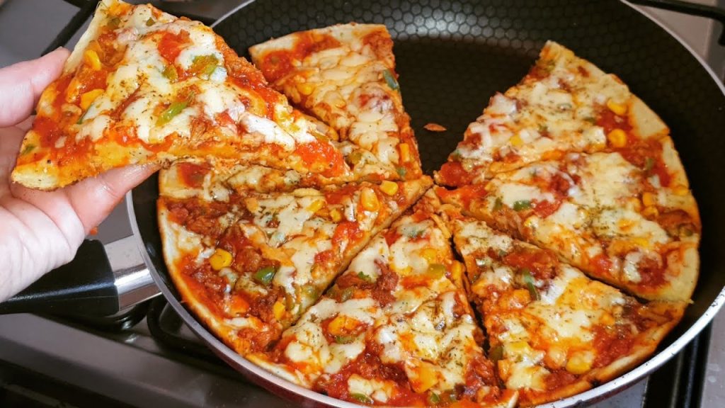 طريقة عمل بيتزا الطاسة في 10 دقائق